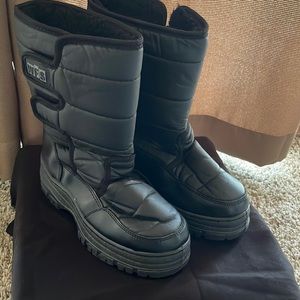 MFS Snow Boots size 6